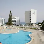 أوديسا بيتش 4*